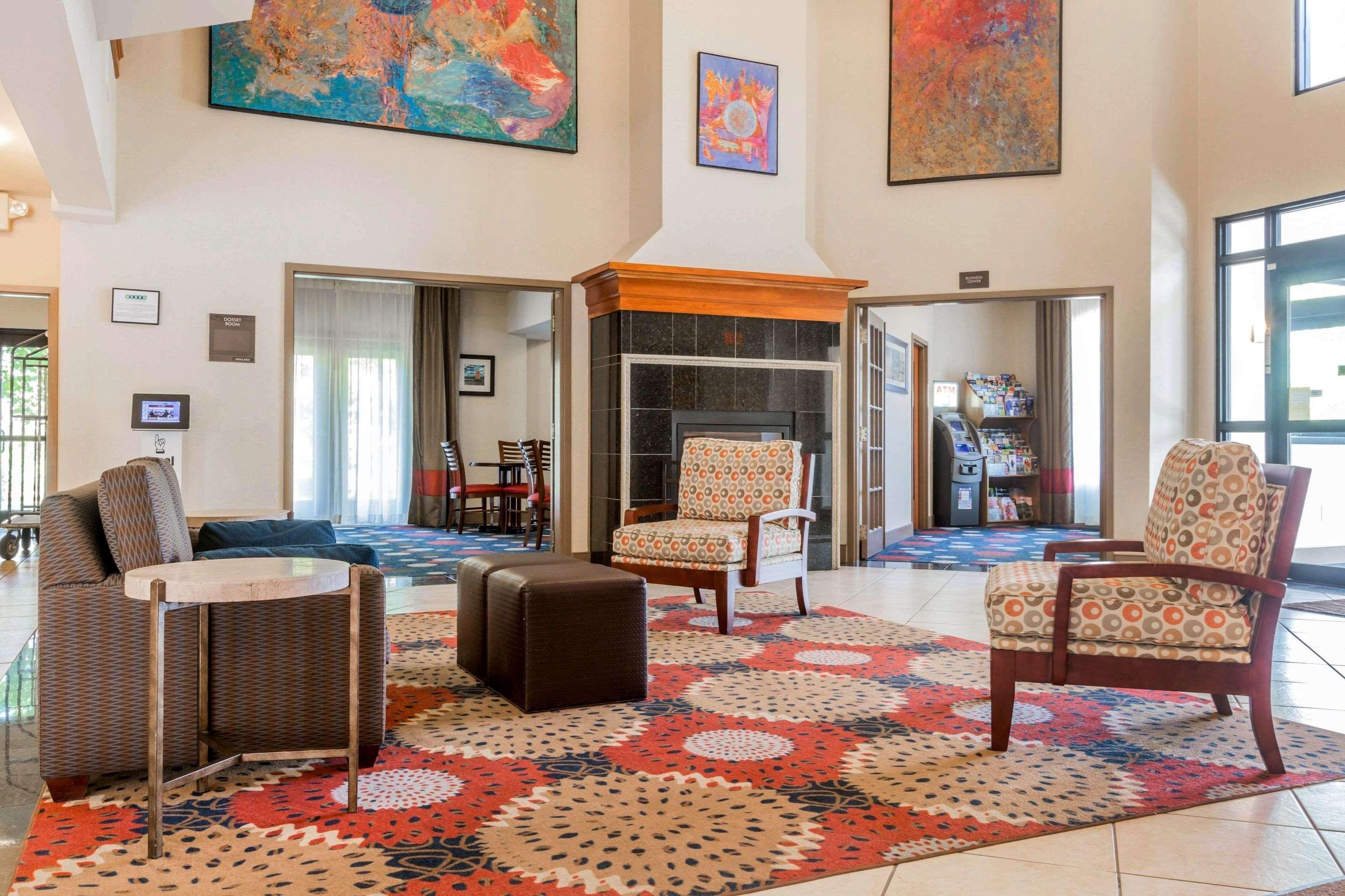 Comfort & Hotel Burlington