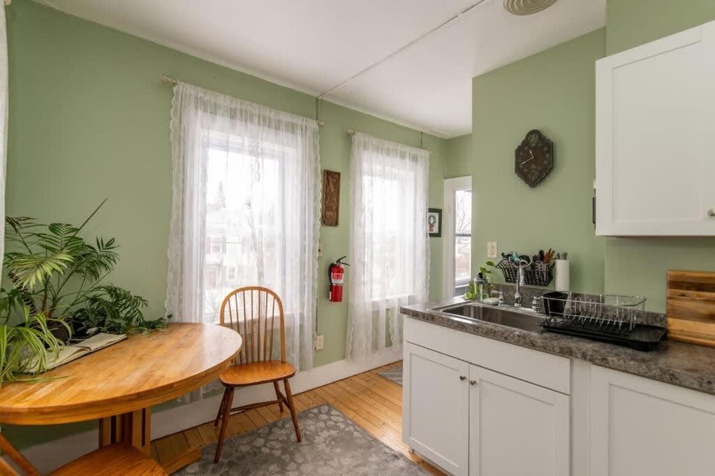 Apartamento Centrally Located With Views *