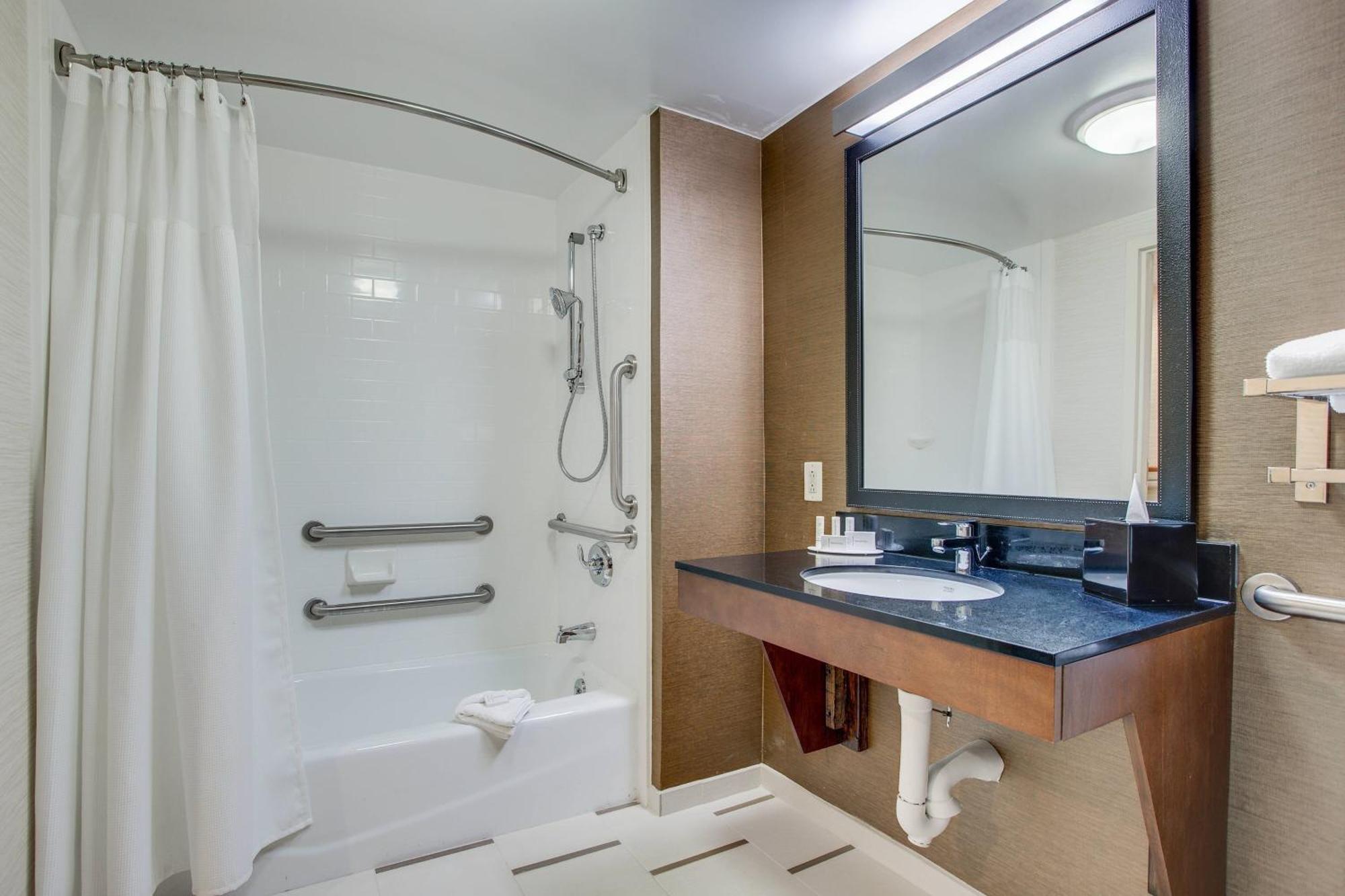 Hotel Fairfield By Marriott Williston Burlington