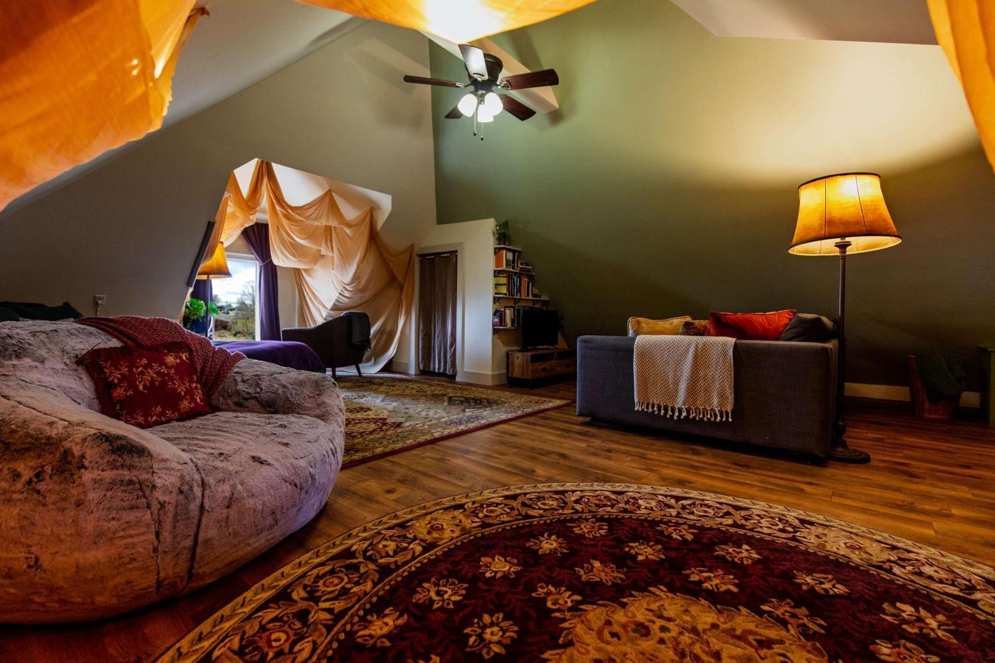 Apartamento Centrally Located With Views