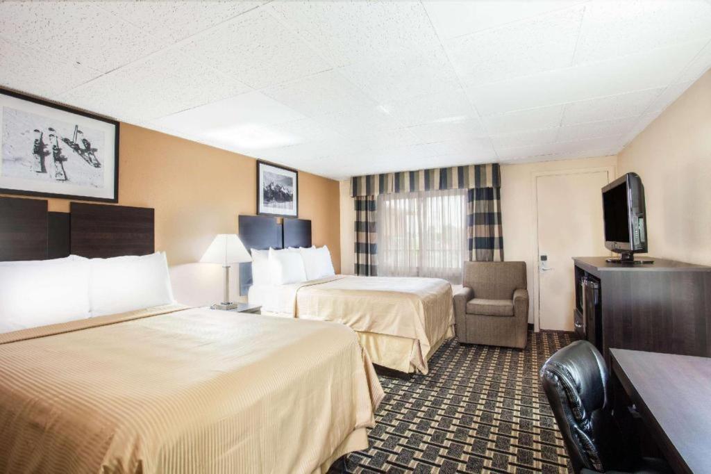 Travelodge By Wyndham South Hotel