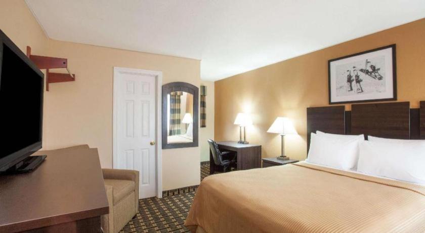 Travelodge By Wyndham South 2*